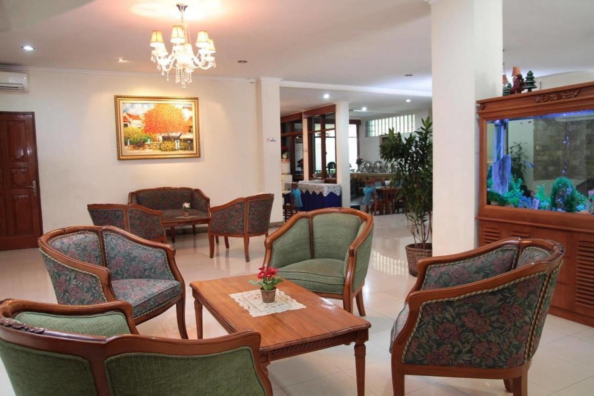 Reddoorz Plus Near Kemang Raya Jakarta Exteriér fotografie