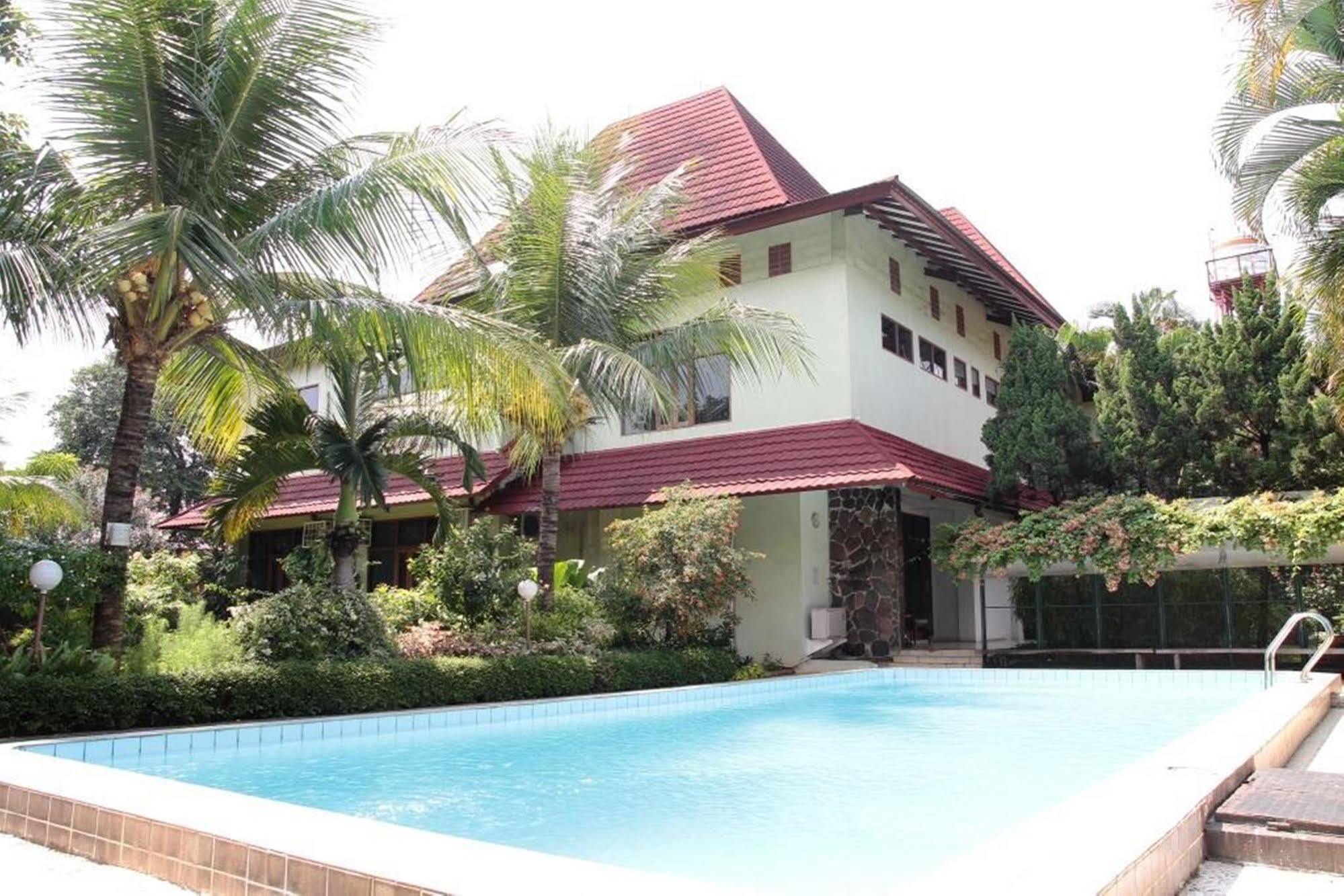 Reddoorz Plus Near Kemang Raya Jakarta Exteriér fotografie